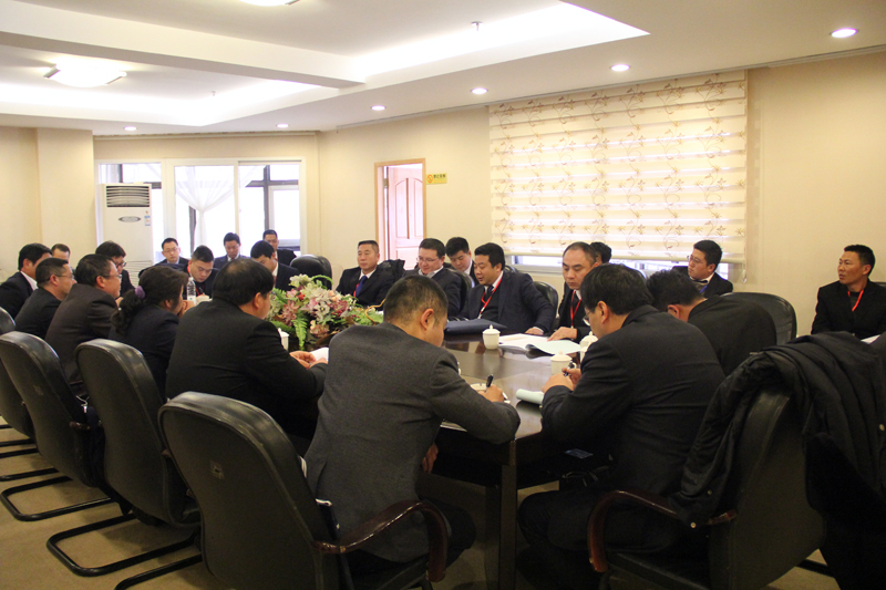 1518166167110677.jpg 對大會報(bào)告進(jìn)行熱烈討論.JPG