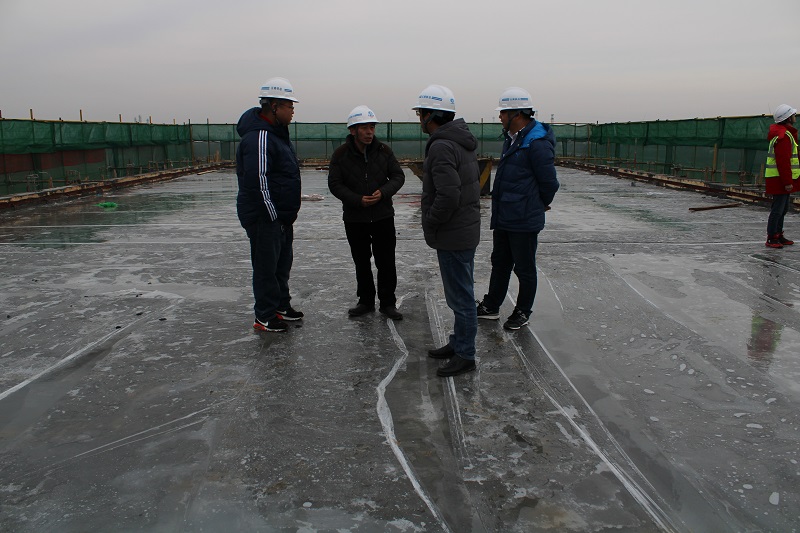 1576726361415170.jpg 夏雙仁檢查施工現場.JPG