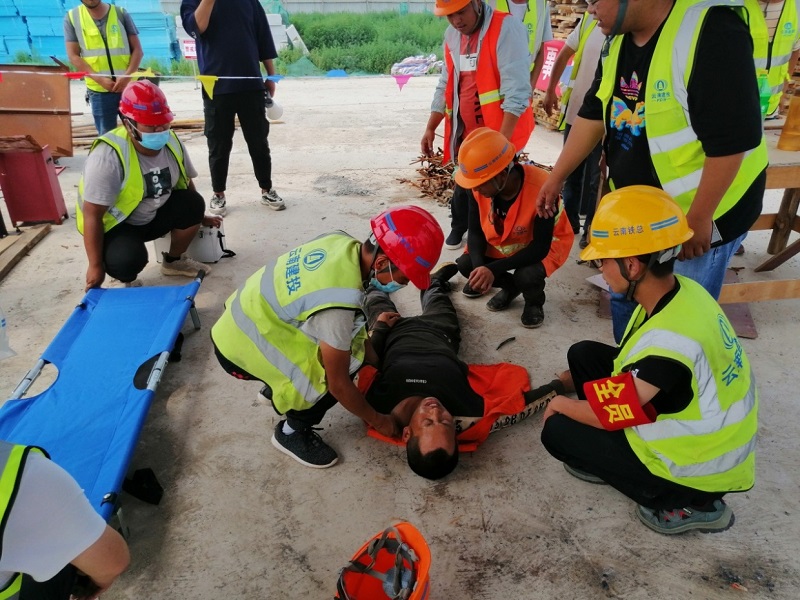 1592971796554422.jpg 德州慶云項目觸電應急演練救治受傷人員.jpg