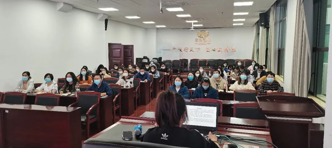 1653526885310090.jpg 2022-05-25-公司財務部開展財務內部培訓.jpg